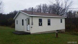 844 W Hughes Rd, Arcade, NY 14009