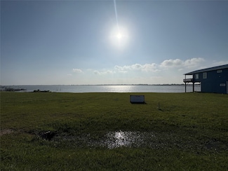 510 W Bayshore Dr, Palacios, TX 77465