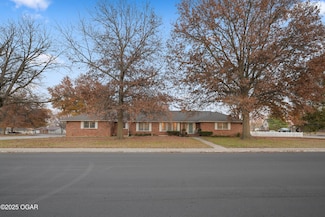 2140 Pearl St, Carthage, MO 64836