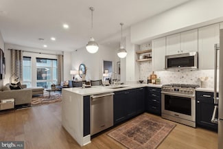 8015 Old Georgetown Rd, Bethesda, MD 20814