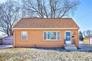 836 12th St, West Des Moines, IA 50265