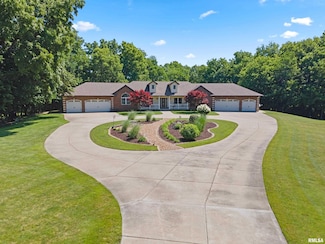 627 10th Ave, Silvis, IL 61282