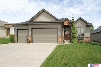2736 Shadowbrook Dr, Lincoln, NE 68516