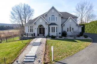 36 & 36R Holly Cir, Easthampton, MA 01027