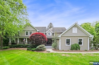 345 Steinhauser Ln, Wyckoff, NJ 07481