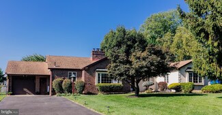 716 Pecan Dr, Philadelphia, PA 19115