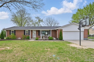 715 Clarence Dr, Saint Charles, MO 63301