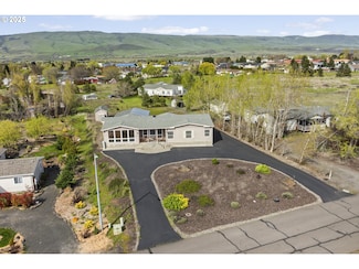 407 Sunridge Ave, Dallesport, WA 98617