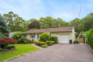 22 Howe Rd, Coram, NY 11727