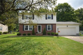 1058 Maple St, Tallmadge, OH 44278