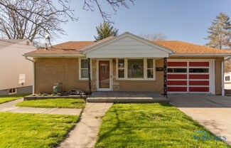 1 Santus Dr, Rossford, OH 43460
