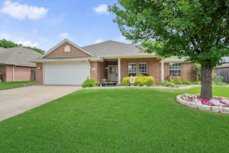 836 Heberle Dr, Burleson, TX 76028