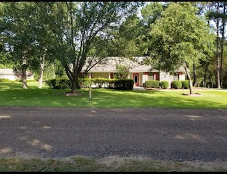 1039 Erin Dr, Summit, MS 39666
