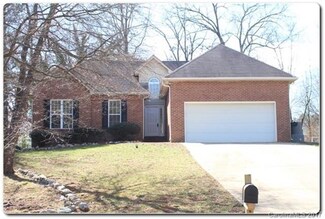 5247 Rockwood Rd, Charlotte, NC 28216