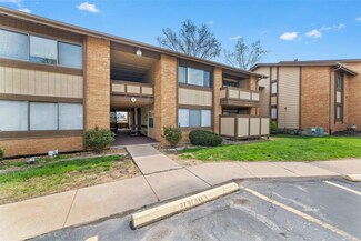 3 Fairways Cir Unit B, Saint Charles, MO 63303