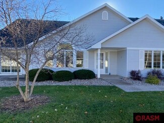 1310 Pine Pointe Curve, Saint Peter, MN 56082