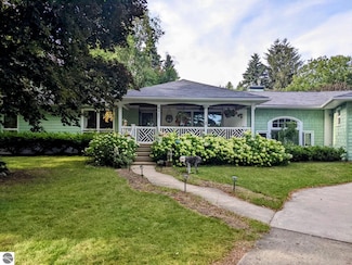 4460 Foxfire Dr, Traverse City, MI 49684