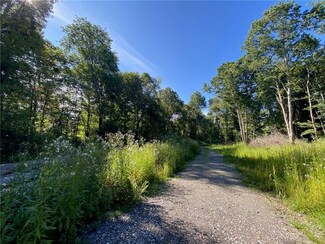 98 Brayton Rd, Tiverton, RI 02878