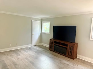 66 Seaman Neck Rd, Dix Hills, NY 11746