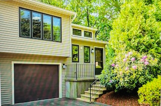 82 Londonderry Rd, Grafton, MA 01519