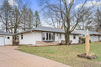 3760 Cranbrook Dr, Saint Paul, MN 55110