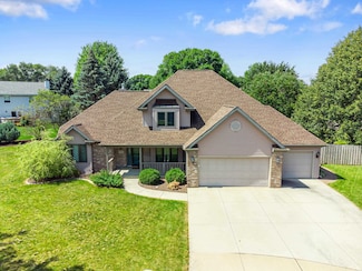 1215 Hazelwood Ct, Neenah, WI 54956