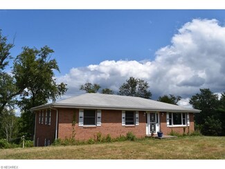 56699 Ferryview Rd, Martins Ferry, OH 43935