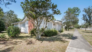 388 S 11th St, Defuniak Springs, FL 32435