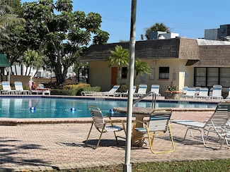 4000 NW 44th Ave Unit 409, Lauderdale Lakes, FL 33319