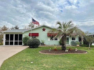 558 Saint Andrews Blvd, Lady Lake, FL 32159