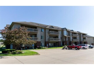 250 Cimarron Dr Unit 121, Hiawatha, IA 52233