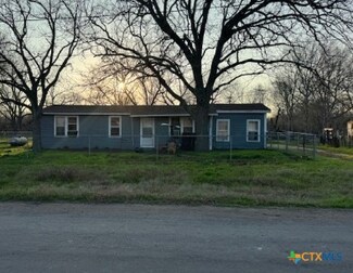 609 N West St, Yorktown, TX 78164