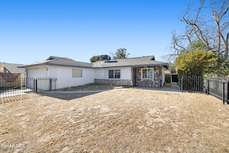 639 E Ovington St, Lancaster, CA 93535