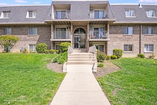 984 Crabapple Dr Unit 201, Prospect Heights, IL 60070