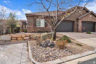2061 N Pebble Beach Dr, Washington, UT 84780