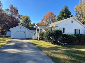 111 Center St, Wilsonville, IL 62093