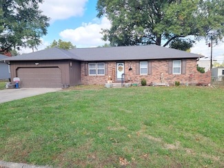 23 E Black St, Marshall, MO 65340