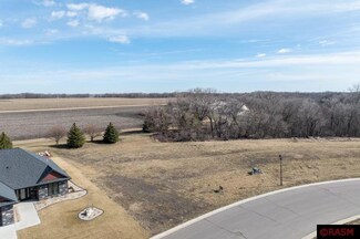1981 Lexington Ln, North Mankato, MN 56003