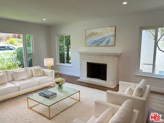 1125 Daniels Dr, Los Angeles, CA 90035
