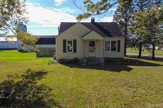 9710 E Newburg Rd, Durand, MI 48429