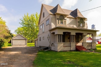 208 1st Ave N, Wimbledon, ND 58492
