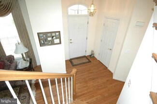6975 Inlet Creek Ct, Fort Belvoir, VA 22060