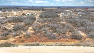 118 County Road 2666, Devine, TX 78016