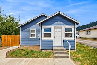 96 Painter St, Rio Dell, CA 95562