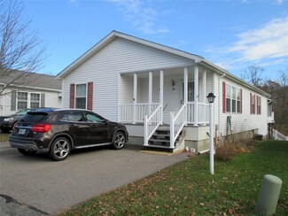 24 Lark Ln, Tiverton, RI 02878