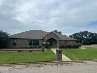 1623 W College St, Jacksboro, TX 76458