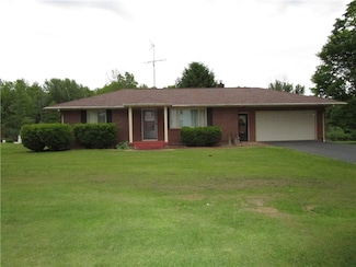 2255 Rombold Rd, Hermitage, PA 16148