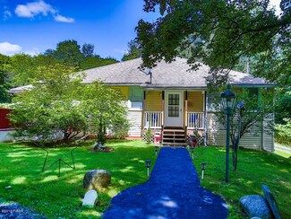 105 Garden Ct, Matamoras, PA 18336