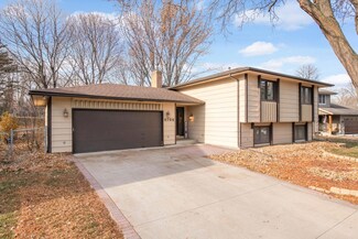 3765 Cottonwood Ln N, Plymouth, MN 55441