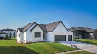 8911 Ranch Gate Rd, Lincoln, NE 68510